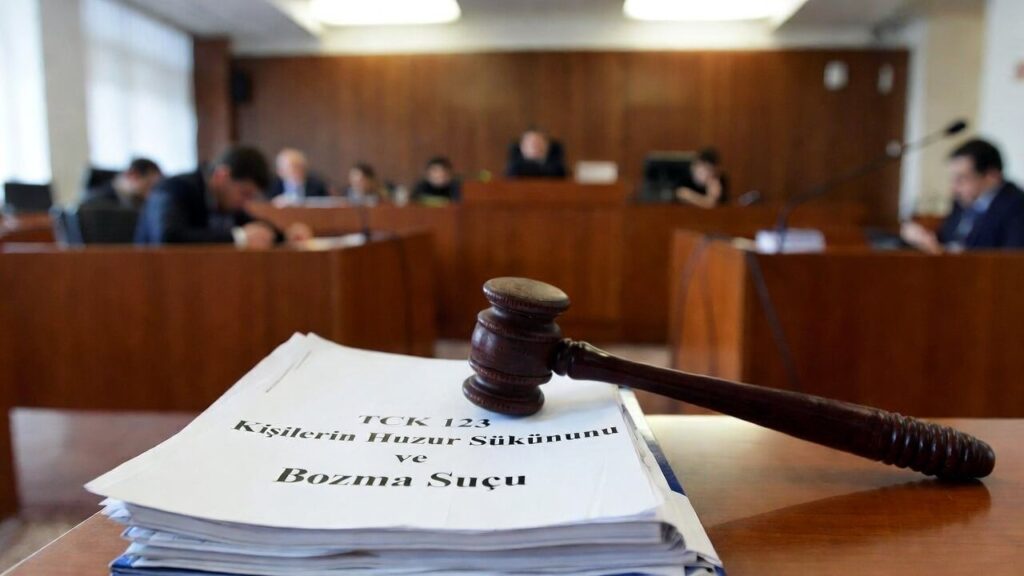 TCK 123 Kişilerin Huzur ve Sükûnunu Bozma Suçu ve Hukuki Sonuçları Nedir? TCK 123 Kişilerin Huzur ve Sükûnunu Bozma Suçu
